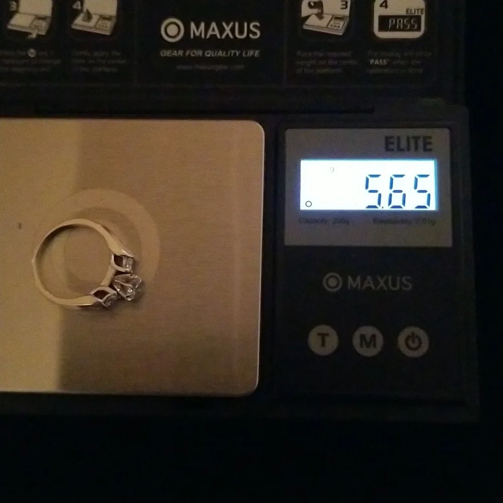 18K gold ring with 3 Beautiful Diamonds - Picture 7 of 13